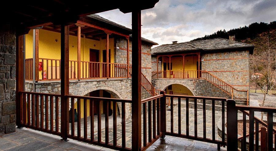 ווֹבוסה Kerasies Guesthouse מראה חיצוני תמונה
